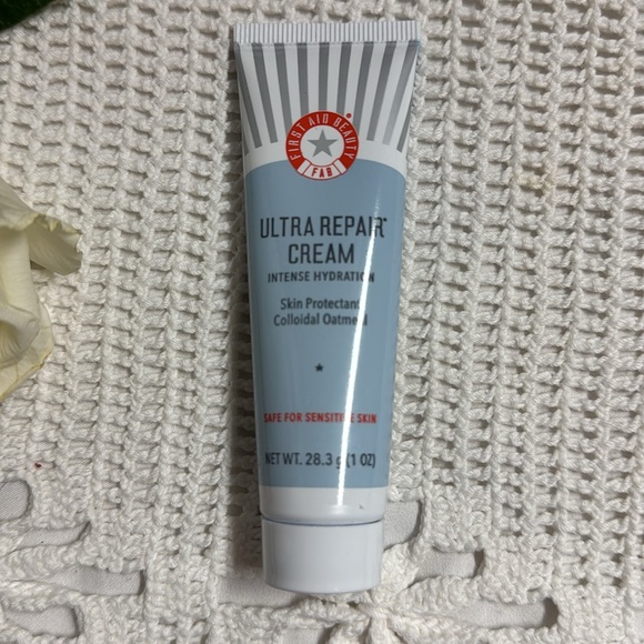 FIRST AID BEAUTY Ultra Repair Cream Intense Hydration 1oz - New - Picture 3 of 6